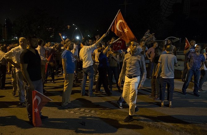 'AY YILDIZLI BAYRAĞI GÖRMELERİNE RAĞMEN ATEŞ ETTİLER'