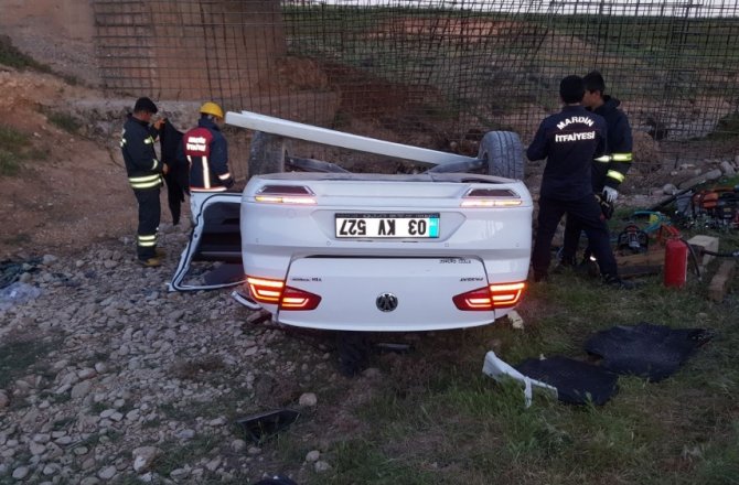 OTOMOBİL KÖPRÜDEN UÇTU: 1 ÖLÜ, 1 YARALI