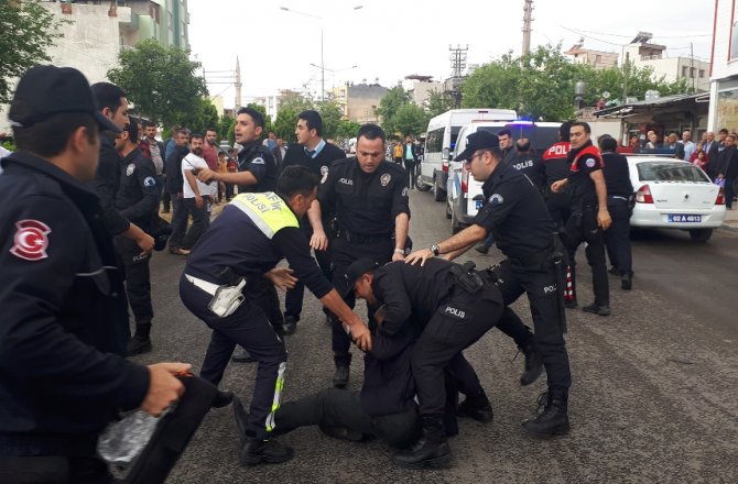 YOL VERME KAVGASINDA ORTALIK KARIŞTI