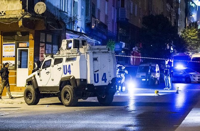 POLİSE SİLAHLI SALDIRI: 1 YARALI