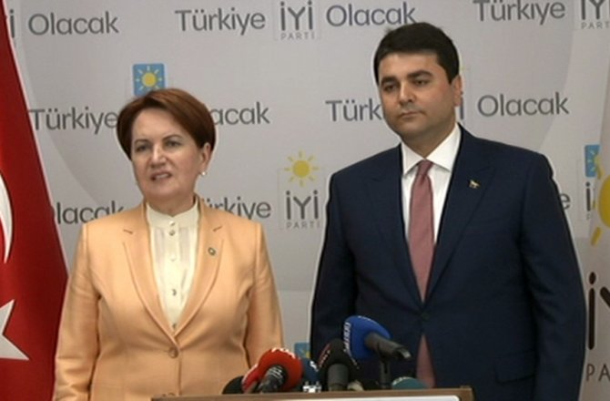 AKŞENER UYSAL’LA YÜRÜMEK İSTİYOR