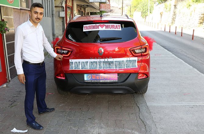 GELİN ARABALARINDAKİ İLGİNÇ YAZILAR GÜLDÜRÜYOR