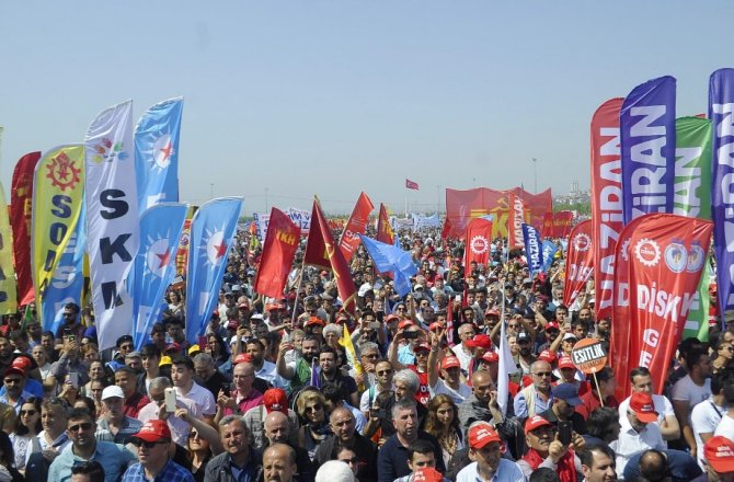 1 MAYIS TÜM YURTTA KUTLANDI