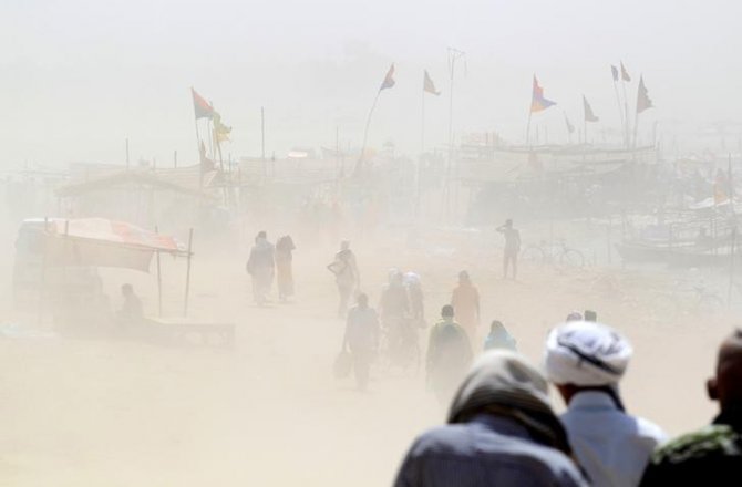 HİNDİSTAN’DA KUM FIRTINASI: 77 ÖLÜ, 143 YARALI