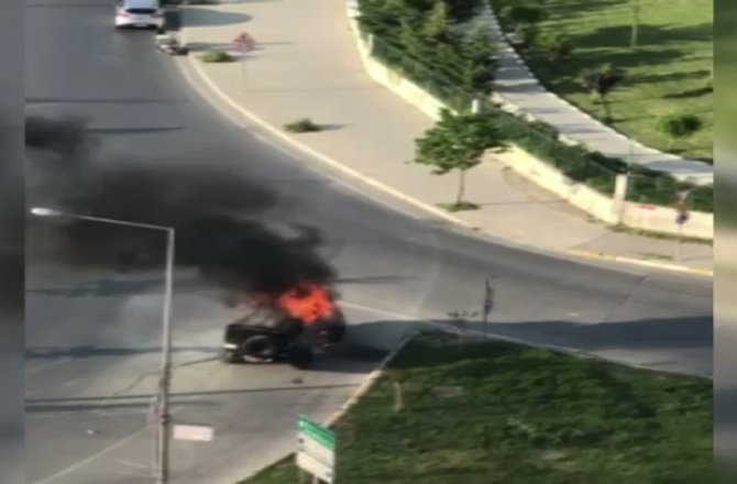 SEYİR HALİNDEKİ ARAÇ ALEV ALEV YANDI