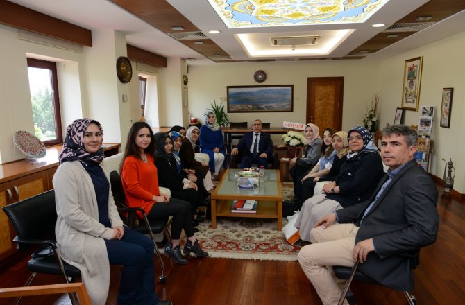 KADEM KAHRAMANMARAŞ TEMSİLCİLİĞİNDEN REKTÖR CAN’A ‘HAYIRLI OLSUN’ ZİYARETİ