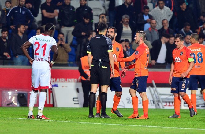 ARDA TURAN, SON DAKİKALARDA OYUNDAN ATILDI