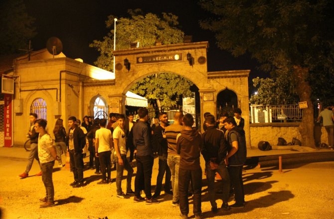 GİZEMLİ KIZ NÖBETİ SÜRÜYOR