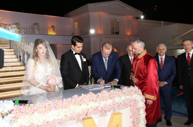 ERDOĞAN BAKAN ÖZHASEKİ’NİN KIZININ NİKAH ŞAHİDİ OLDU