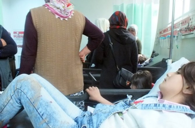 ÖĞRENCİ SERVİSİ KÖPRÜDEN UÇTU: 1 ÖLÜ, 13 YARALI