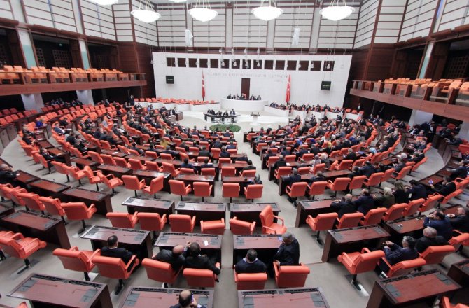 YÖK KANUNU’NDA DEĞİŞİKLİK TASARISI TBMM’DE KABUL EDİLDİ