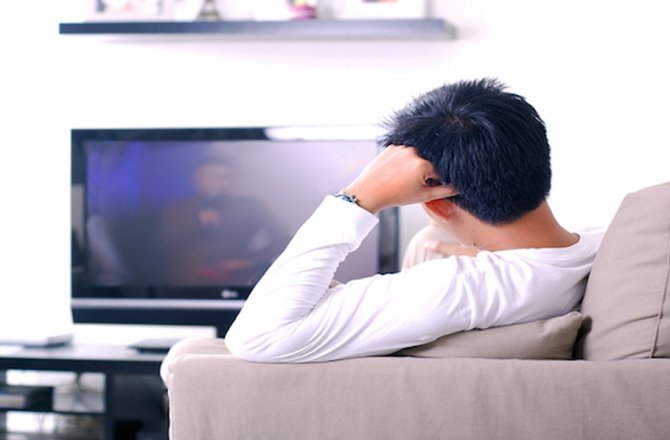 GÜNDE 2 SAAT 17 DAKİKA TELEVİZYON KARŞISINDA GEÇİYOR