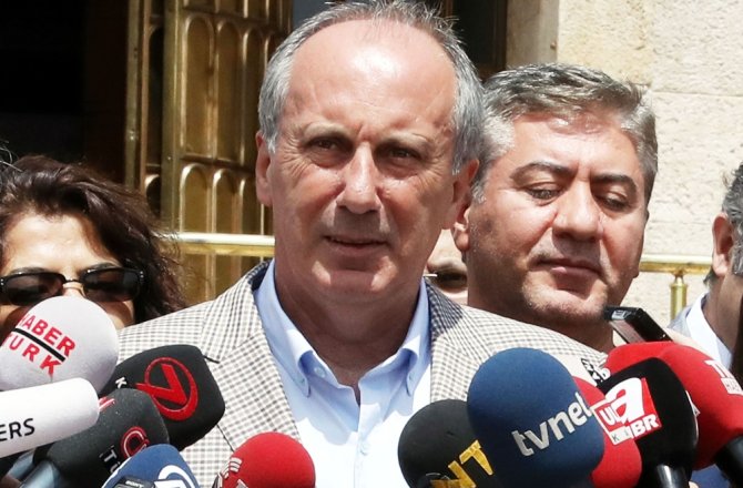 SELAHATTİN DEMİRTAŞ’I ZİYARET ETTİ