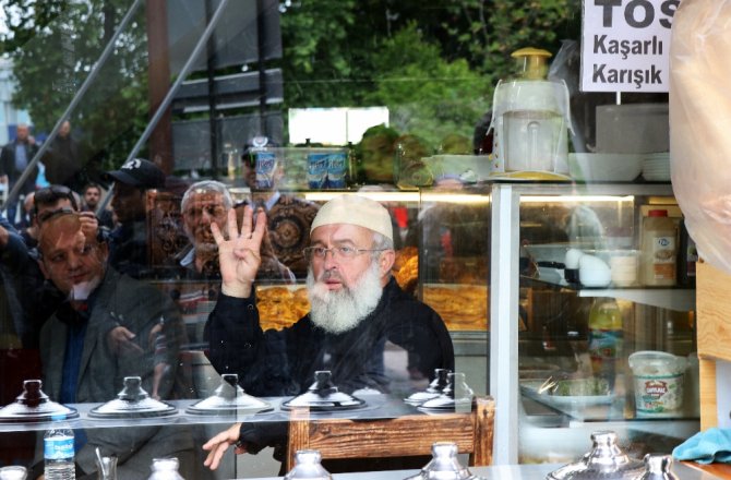 ABDULLAH GÜL’E ‘RABİA’LI PROTESTO