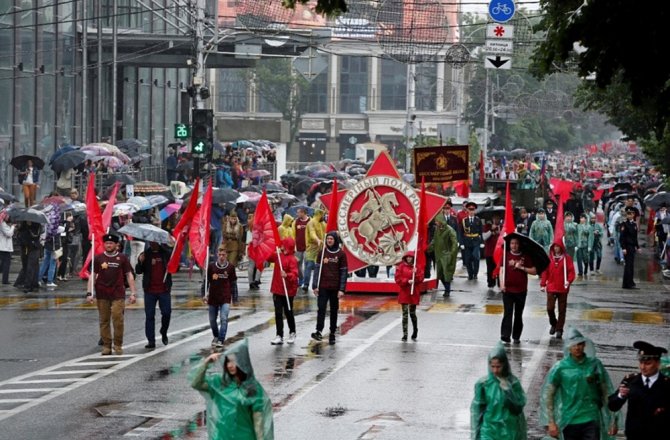 600 BİN KİŞİ YÜRÜDÜ