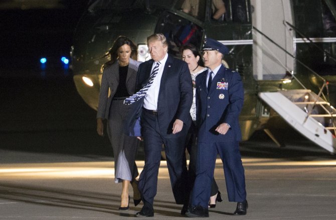 TRUMP MAHKUMLARI BİZZAT KARŞILADI