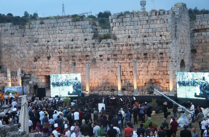 ANTALYA TURİZM SEZONUNU 5 BİN YILLIK ANTİK KENTTE AÇTI