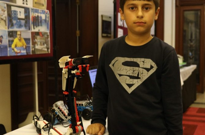 5. SINIF ÖĞRENCİSİNİN YILAN ROBOTU KAMPA DAMGA VURDU