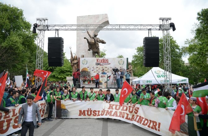 FATİH’TE BİNLERCE KİŞİ, ABD’NİN KUDÜS KARARINI PROTESTO ETTİ