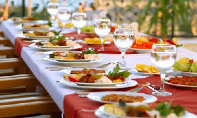 İFTAR SOFRALARINDA HIZLI YEMEK TÜKETMEYİN