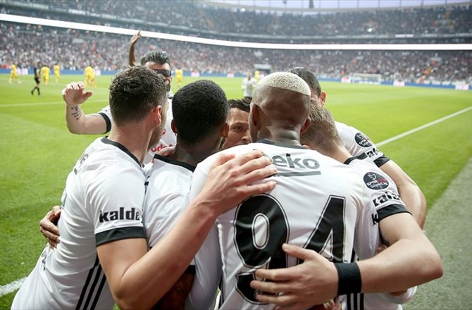 BEŞİKTAŞ'TA YENİ SEZON KOMBİNELERİ SATIŞA ÇIKTI