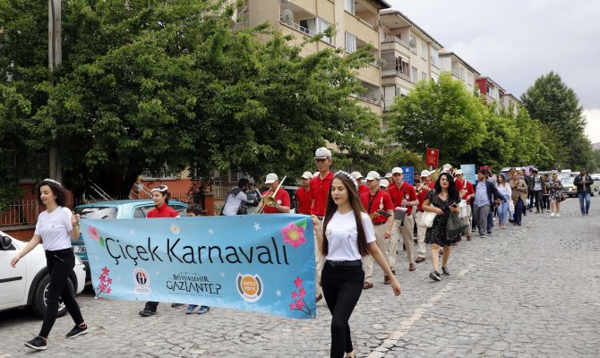  “ÇİÇEK KARNAVALI GAZİANTEP’E ÇOK YAKIŞTI”