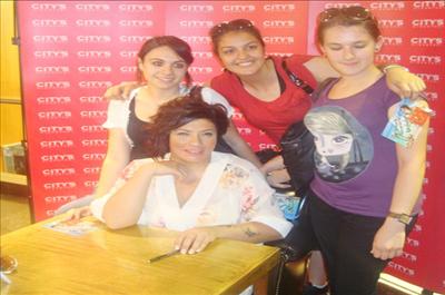 Işın Karaca hayranlarıyla buluştu