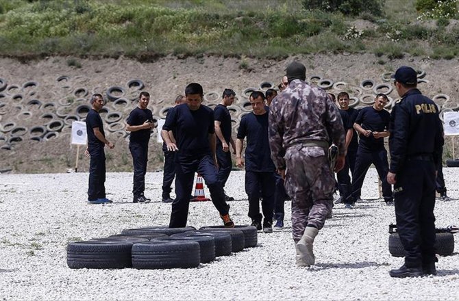 BEKÇİ ADAYLARINA 'ÖZEL HAREKAT' EĞİTİMİ