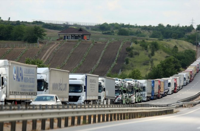 KAPIKULE'DE 30 KİLOMETRELİK TIR KUYRUĞU