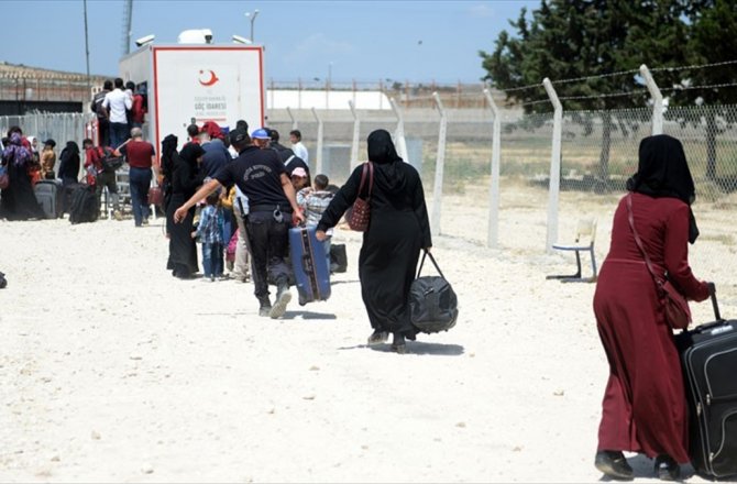 SURİYELİLER BAYRAM İÇİN ÜLKELERİNE GİDİYOR