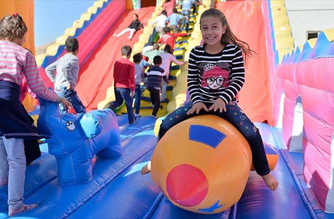 TERÖRDEN ARINDIRILAN BELEDİYELER VATANDAŞA HİZMET EDİYOR