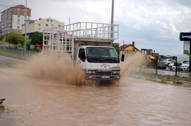 SAĞANAK YAĞIŞ HAYATI FELÇ ETTİ