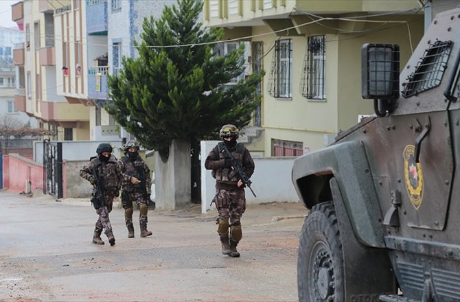 AĞRI'DA TERÖR OPERASYONU: 4 GÖZALTI