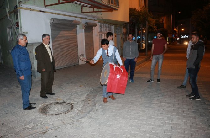 DAVULCU İŞİ BIRAKINCA İŞ BAŞA DÜŞTÜ