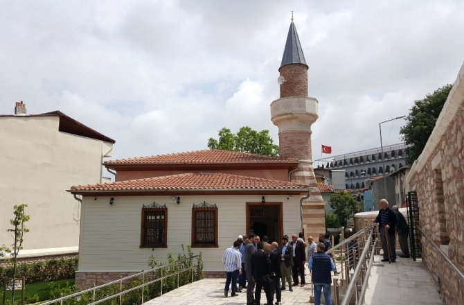 RESTORASYONU TAMAMLANAN DAVUTAĞA CAMİİ YENİDEN İBADETE AÇILDI
