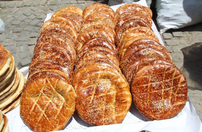 ELAZIĞ’DA RAMAZAN’IN VAZGEÇİLMEZİ "NOHUT EKMEĞİ"