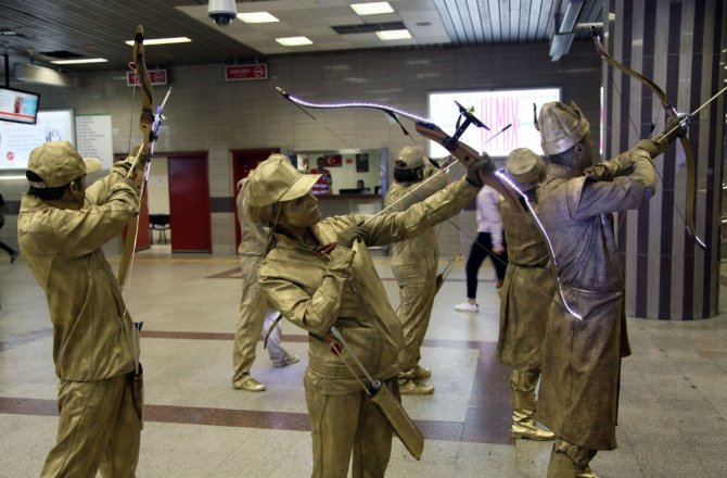 OKÇULAR MEYDANLARA ÇIKTI