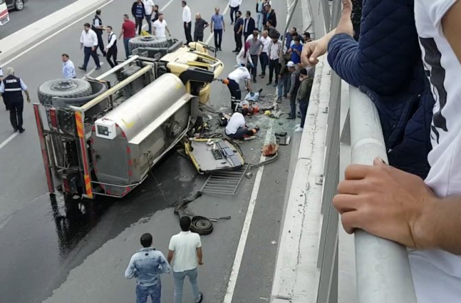 SU TANKERİ ÜST GEÇİTTEN AŞAĞIYA UÇTU