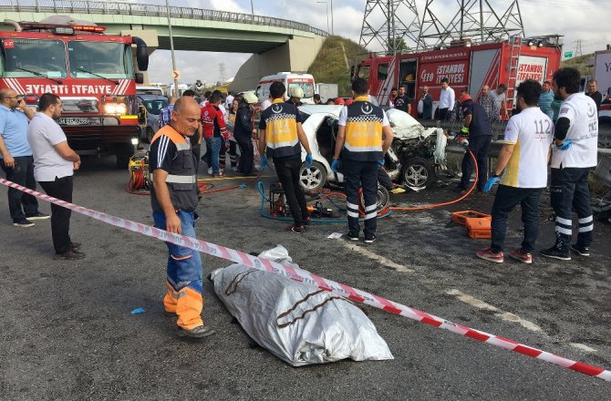 ARNAVUTKÖY’DE FECİ KAZA: 3 ÖLÜ