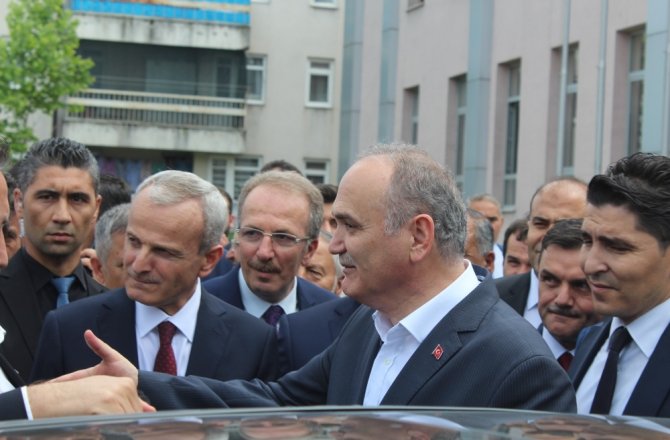 BAKAN ÖZLÜ’DEN İNCE’YE YERLİ OTOMOBİL YANITI