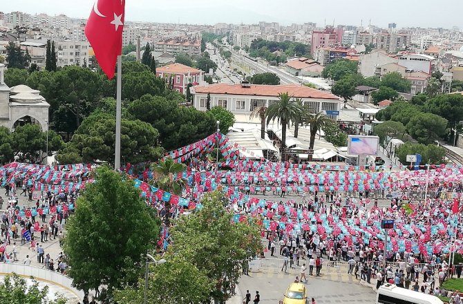 MERAL AKŞENER YİNE MEYDANI DOLDURAMADI