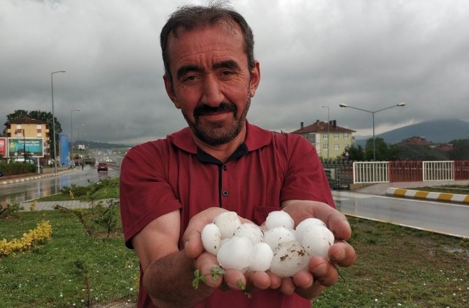 SAMSUN’DA YUMURTA BÜYÜKLÜĞÜNDE DOLU HAYATI FELÇ ETTİ