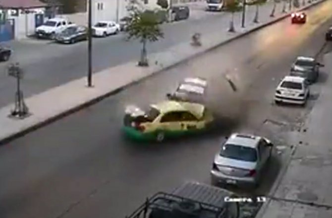 KAFA KAFAYA ÇARPIŞTILAR: 2 ÖLÜ, 1 YARALI