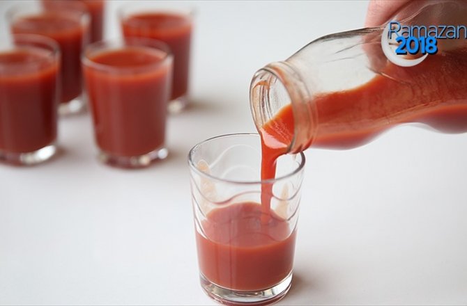 PROF. DR. ÖZYARAL: DOMATES SUYU 8 SAAT SÜREYLE TOKLUK HİSSİ VERİYOR