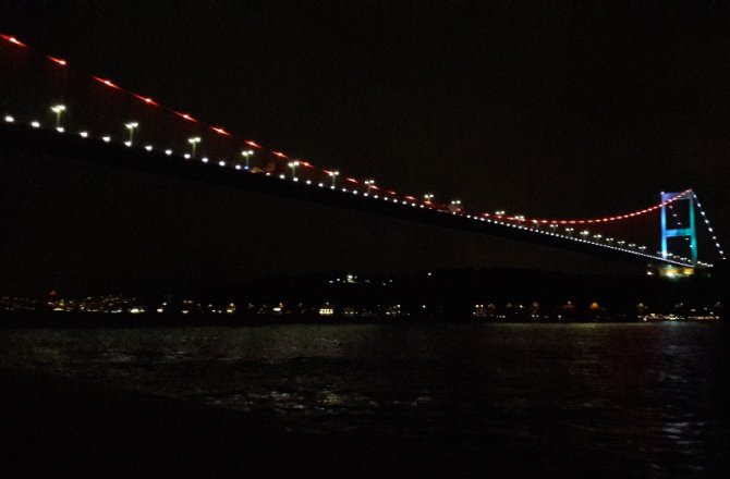 BOĞAZ AZERBAYCAN BAYRAĞIYLA AYDINLANDI