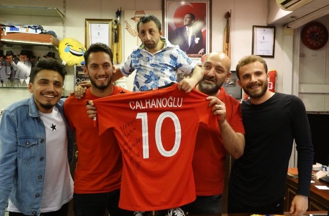 HAKAN ÇALHANOĞLU İFTARINI ’KÖKSAL BABA’YLA YAPTI