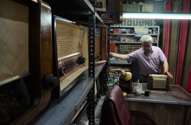 YARIM ASIRLIK RADYOLARA YENİDEN SES VERİYOR