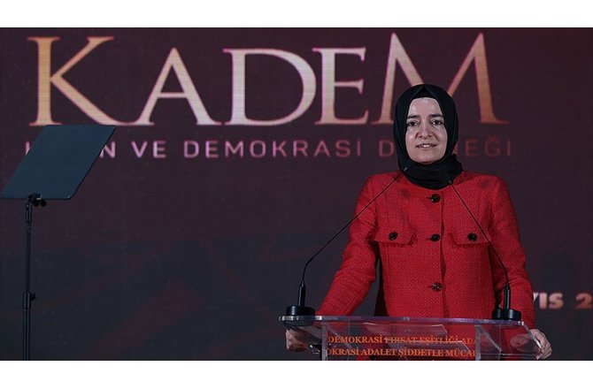 'Türk kadını bu ülkenin geleceğini kimselere vermemiştir'