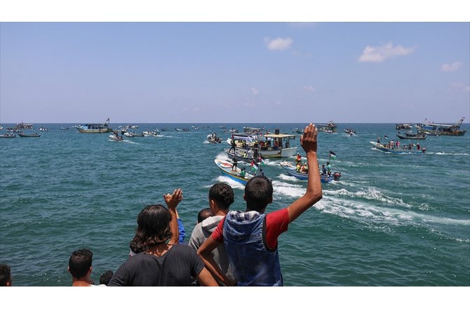 İsrail, Mavi Marmara anısına Gazze'den açılan tekneleri kuşattı