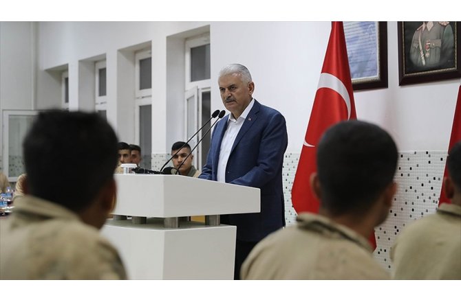 Başbakan Yıldırım komandolarla iftar yaptı